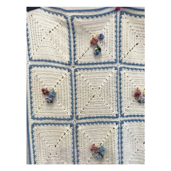 Vintage hand crochet knit cottagecore 3D flower accent throw blanket grannycore - Picture 10 of 16